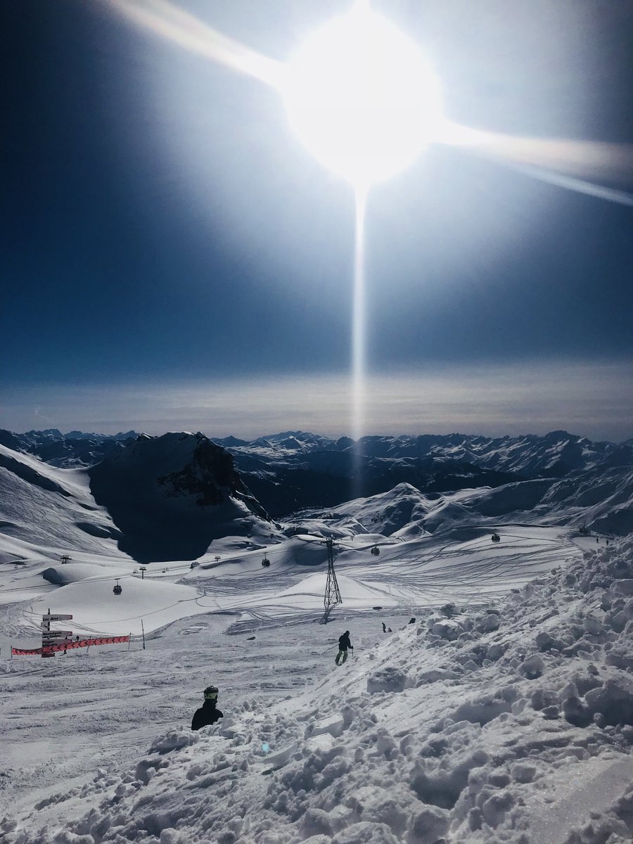 GetTheSkibug's tweet photo. One of the best days of the season! Fresh snow clear skies and the sun is shining bright 😍☀️
#bluebird #laplagne #maplagn #mountainlife #frenchalps https://t.co/owm3pcUDYZ