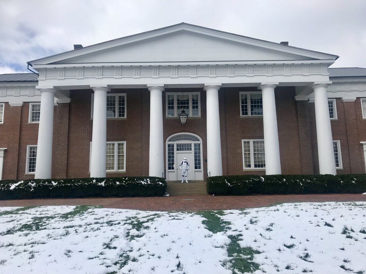 centreSAC's tweet image. Have you seen a stormtrooper on campus?! He’s going to be at the movie premier of Star Wars: The Last Jedi in Vahlkamp at 8pm. Come eat some popcorn and hang out!