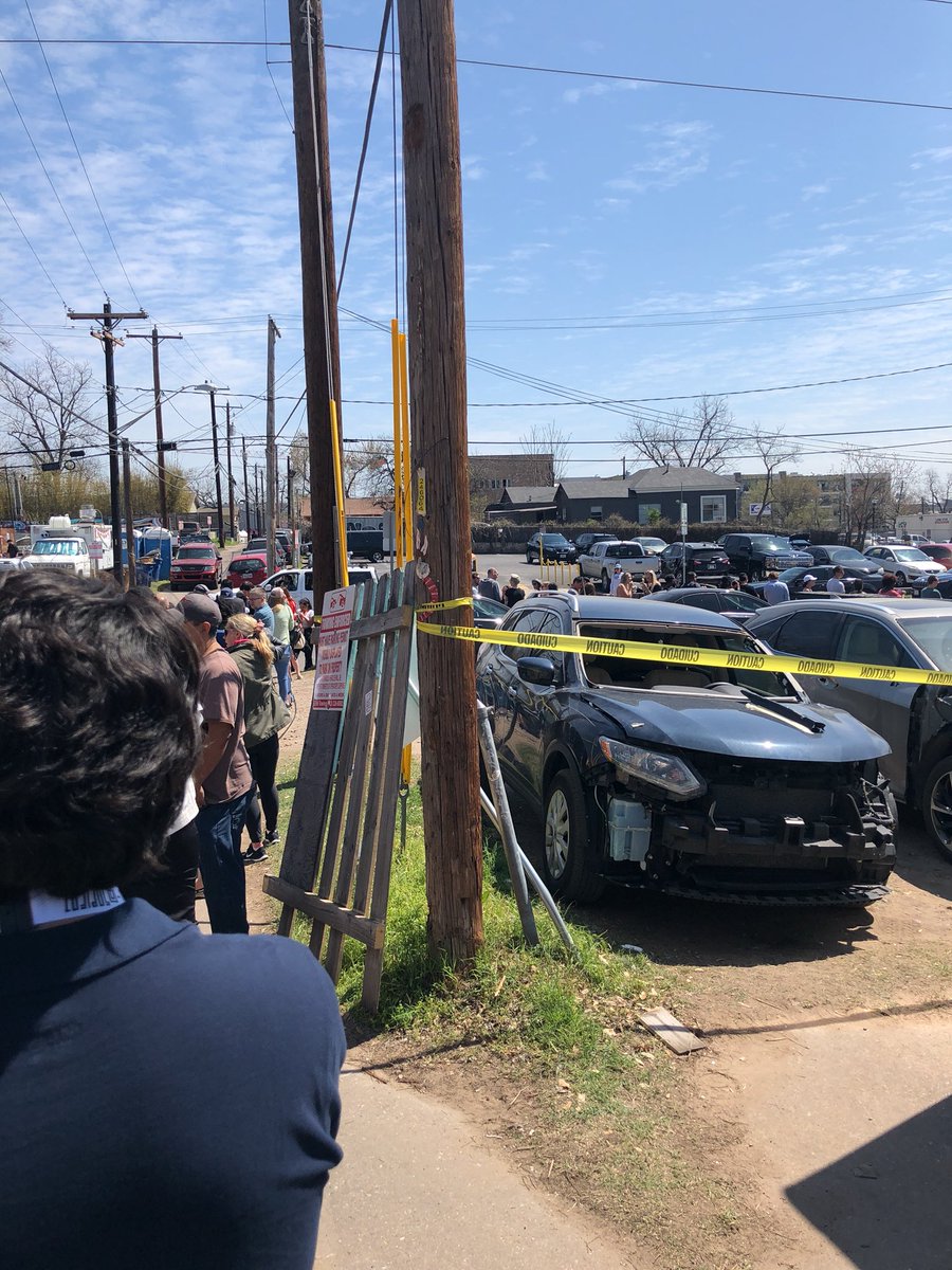 rsvpforyourlife's tweet photo. Slowwwwwwwwwwwww line at #FaderFort wristband pickup #SXSW https://t.co/8yzHSAwJOU