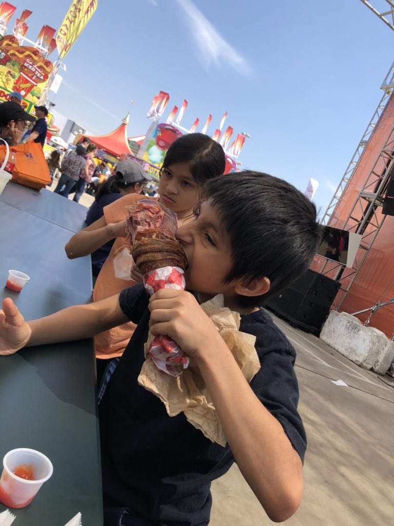 PerezEduPage's tweet photo. It’s RODEO day for the Perez fam! Getting some of our favorite foods, checking out animals & watching some cool shows! #hlsr2018 #RODEOHOUSTON https://t.co/lxolOuQvx6