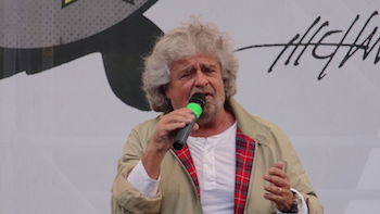 SardReporter's tweet image. Beppe Grillo: "nella società senza lavoro serve un reddito per diritto di nascita" - sardegnareporter.it/14/03/2018/gri…