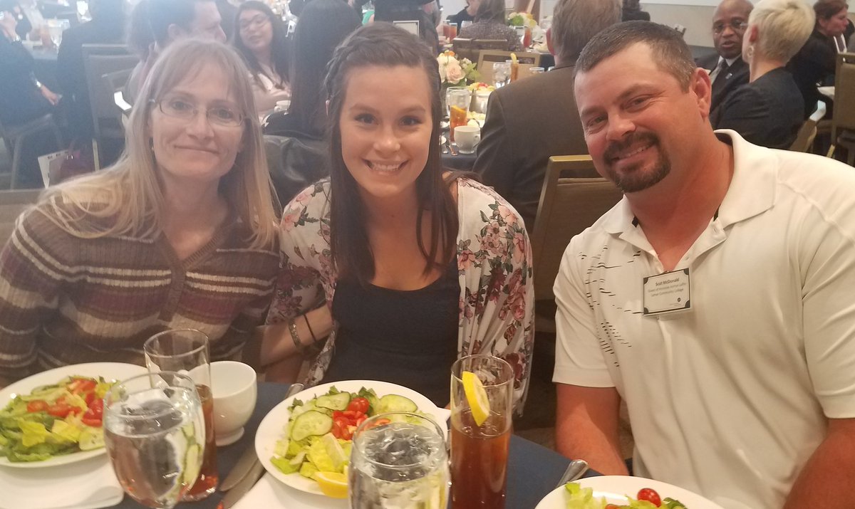 DrLindaLujan's tweet photo. So proud of @lamarcomcollege 2018 @PHITHETAKAPPA All-Colorado Academic Team members Ashtyn Loflin and Laura Lindholm #LopesPride #smartisgood https://t.co/ilD5mRC6pH