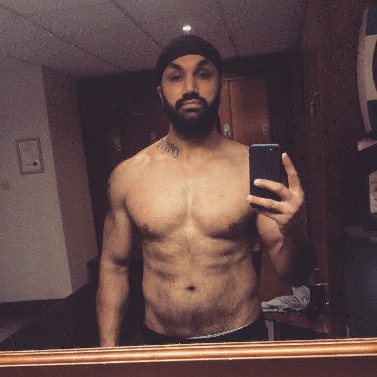 sukhsapra's tweet photo. #FitnessGoals #FitnessLife #VanityCheck #6PackComingSoon #EatCleanTrainDirty #GymLife #BodyBuilding #Workout #DjTripleS #DjLife #YogiLife https://t.co/IUM6GG3Eiy