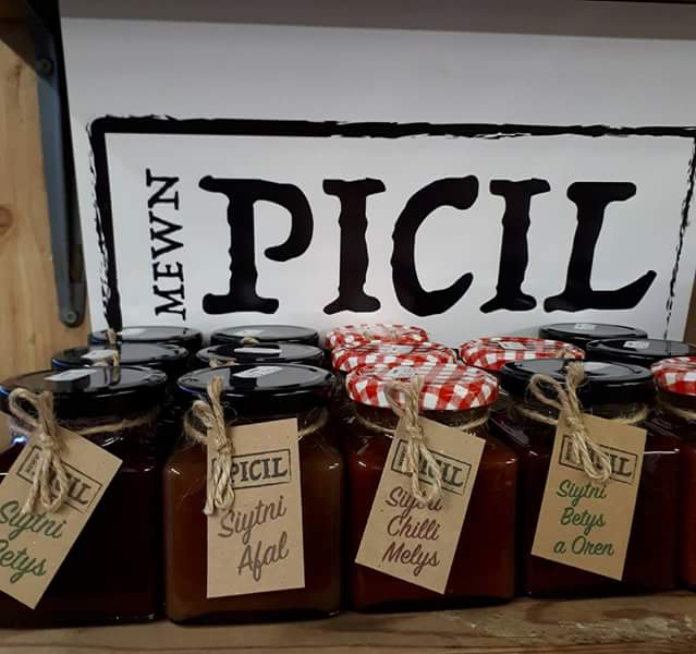 Beth am drio ein Picl newydd gan Mewn Picil o Lansannan #siopalleol #bwydlleol #cymuned
Why not try our new Pickle from Mewn Picil of Llansannan. #shoplocal #localfood #Community