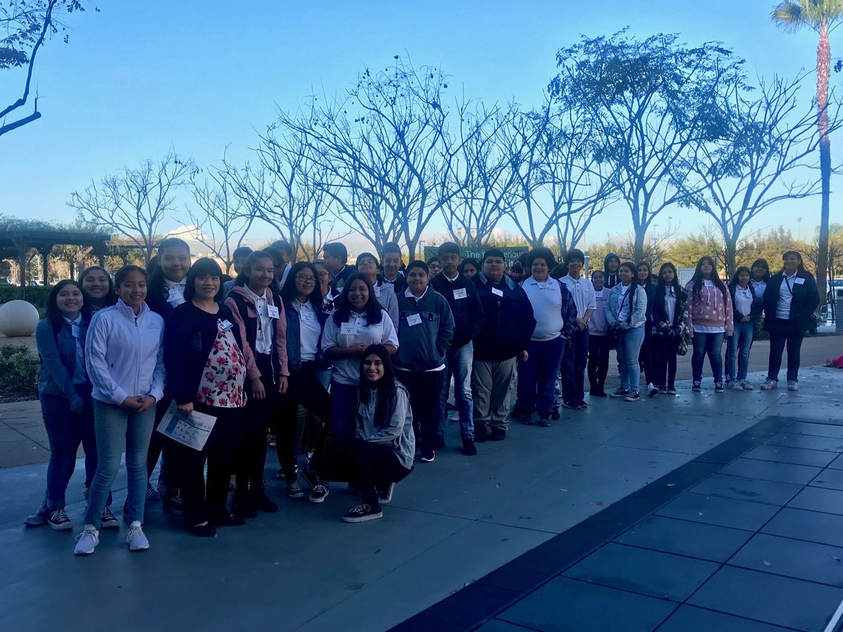 KPDowneyNews's tweet photo. Students from #ElizabethLearningCenter in #Cudahy are getting a tour of our medical center today as part of the #HippocratesCircleProgram https://t.co/AZlnqDBimg