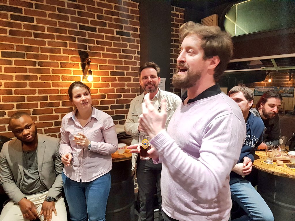 MarionOellers's tweet image. En direct de l'AfterWork @Ndie_incubation ! Rencontres, pitchs et saucisson ! #startup #networking