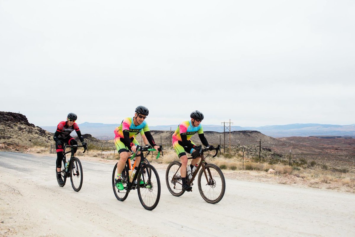 redrockbicycle's tweet photo. When the pavement turns into gravel is exactly where the fun begins! @opencycle 📸@joey_dye #gravelbike #gravelgrinder #openupper https://t.co/rDwOwEkGRo