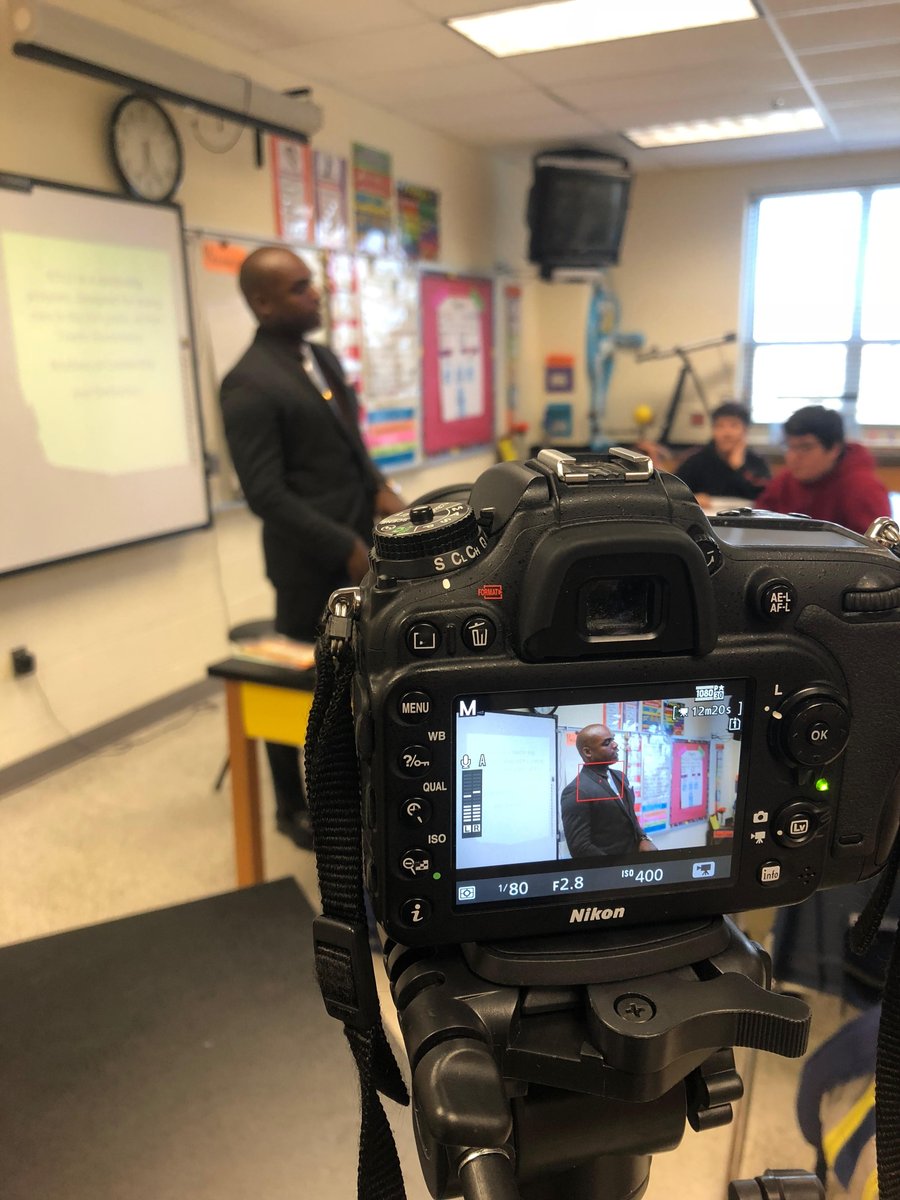 LEAPFDC's tweet photo. There is a group of amazing young folks at Ports Town Elementary School that meets once a week as a way to cultivate a positive outlook on life. Dr. Clayton Lawrence, #LEAPFOUNDATIONDC founder and CEO, was honored to visit. #futureleaders #childrenareourfuture https://t.co/Bqx94hfEAh