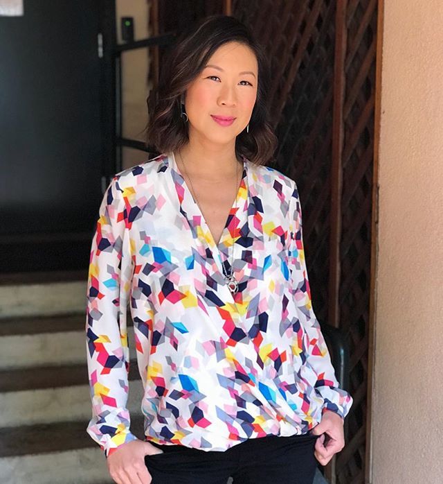 chilanlieu's tweet photo. Headed to stage to talk #techgadgets for #familyfun on @thetalkcbs 🙌🏼 Rocking my new @trinaturk top &amp; black jeans! This colorful print top hides the bump w/o even trying. &amp; this is NOT a maternity top. 😂🤣 #ootd #maternitystyle #pregnancystyle #backst… https://t.co/96hPumAyl4 https://t.co/q2c5ETJp0b