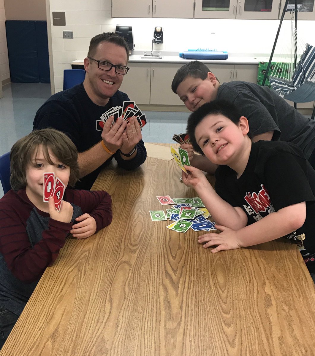RonSiner's tweet photo. Having fun with my @SugarGroveES Bulldog #UnoCrew ! #fun #AwesomeStudents #GettingBeatBadly https://t.co/HZ6y9Sc0q0