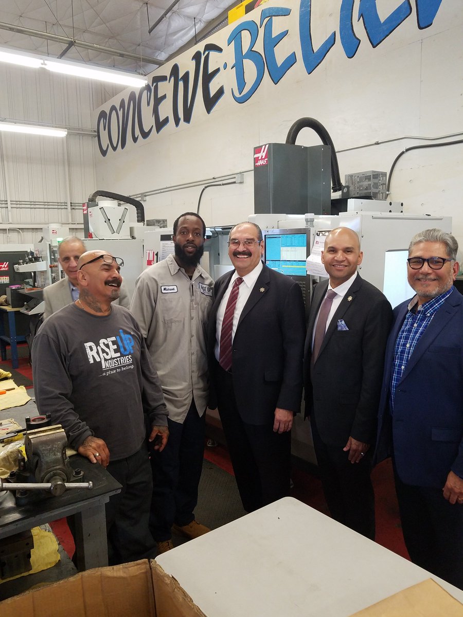 RiseUpIn's tweet photo. We had the Chief of #Probation stop by our shop earlier this week!  The guys were happy to give him the grand tour! #CNC #SanDiego #Santee #Nonprofit #CNCShops #CNCSanDiego #SanDiegoCNC #SanteeCNC #MachineShop #Reentry #SecondChance #JobTraining #GangMembers #FormerInmates #Haas https://t.co/sH56Gw5on8