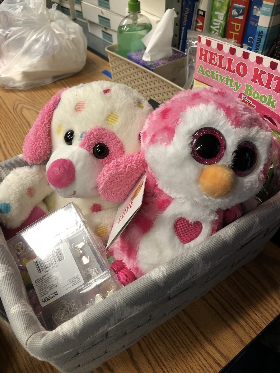MsHohorst's tweet photo. Cancer Awareness club is making baskets, donating them to children with cancer and their siblings. Please help by donating 💕@OHSSAO @SiderPress @ https://t.co/wxXJo0ua8x