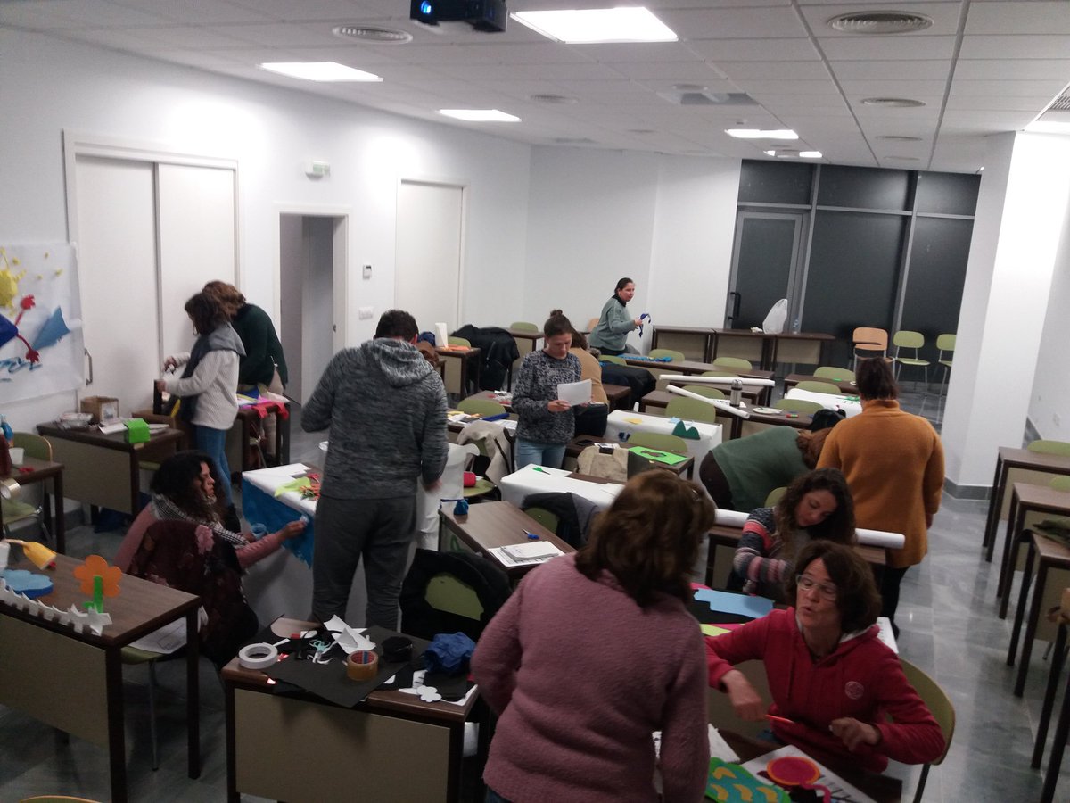 ceparacena's tweet photo. Profesorado creativo para aulas innovadoras.. https://t.co/IgxpowyNaS