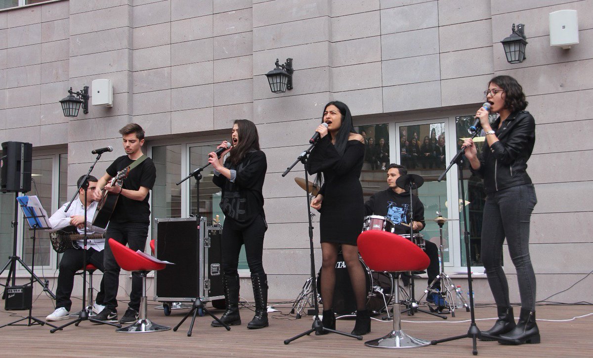 ASBUedu's tweet photo. ASBÜ Müzik Topluluğunun "Türk Müziği Efsaneleri" konserinden kareler @ssuamusicclub https://t.co/pz6rxZv9dY