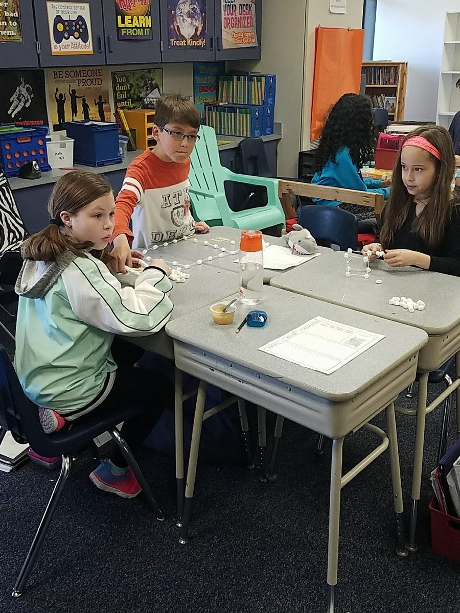 JenniferProstka's tweet photo. STEM activity to withstand an earthquake @Bighollowelem #BHWarriorPride https://t.co/x7BdoJ1Pqt