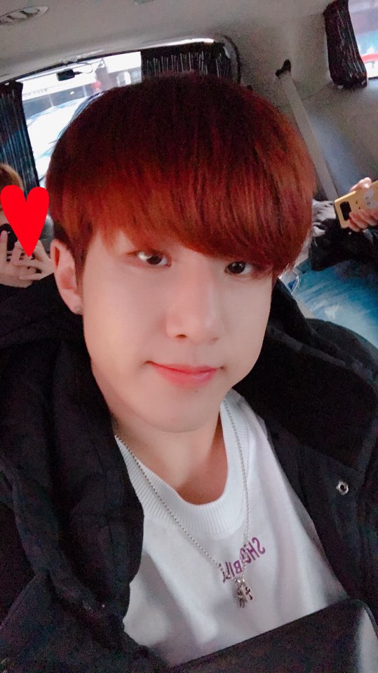 offclASTRO_6's tweet photo. [TRANS] 180313 #아스트로 Official Twitter Update - JinJin : In the midst of eating grapes ><
Where are we going today??
#ASTRO #PreparingToMove #LetzGo!!! https://t.co/NV3UEzhyS8