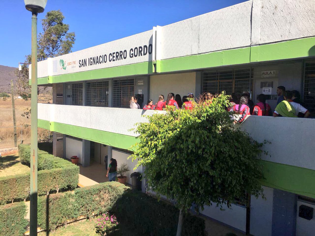 RomeroMenaFco's tweet photo. Charla con docentes, administrativos y directivos del plantel de San Ignacio Cerro Gordo. Un gusto @judithffonseca el poder pasar un tiempo con tu personal y agradecido con todos y cada uno por su disposición. 
¡Saludos a todos! https://t.co/Qe3wSSbTDB