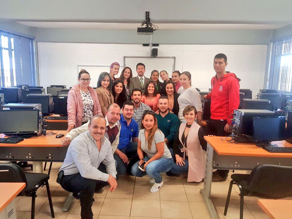 RomeroMenaFco's tweet photo. Charla con docentes, administrativos y directivos del plantel de San Ignacio Cerro Gordo. Un gusto @judithffonseca el poder pasar un tiempo con tu personal y agradecido con todos y cada uno por su disposición. 
¡Saludos a todos! https://t.co/Qe3wSSbTDB
