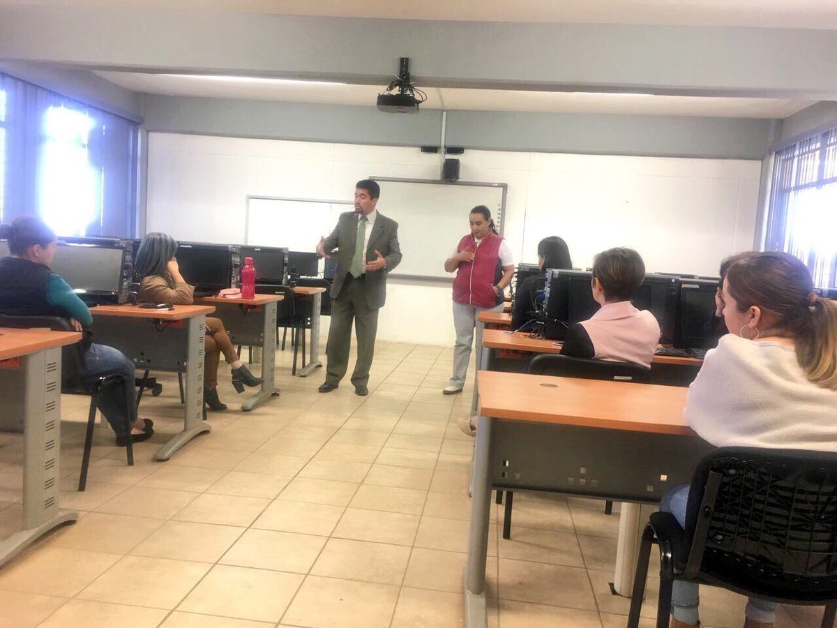 RomeroMenaFco's tweet photo. Charla con docentes, administrativos y directivos del plantel de San Ignacio Cerro Gordo. Un gusto @judithffonseca el poder pasar un tiempo con tu personal y agradecido con todos y cada uno por su disposición. 
¡Saludos a todos! https://t.co/Qe3wSSbTDB