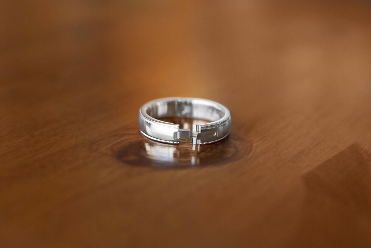 CLIQJEWELRY's tweet photo. Nothing better than a classic millgrain detail.
.
.
.
.
.
#makeitcliq #lovefits #handcraftedjewelry #luxury #madeinphilly #madeinamerica #customjewelry #customfit #jewelrytrends #ringbling #ringinspo #igjewelry #mensrings #mensfashion #mensjewelry #Arthritis #arthritisunited https://t.co/jXjRYesHDq