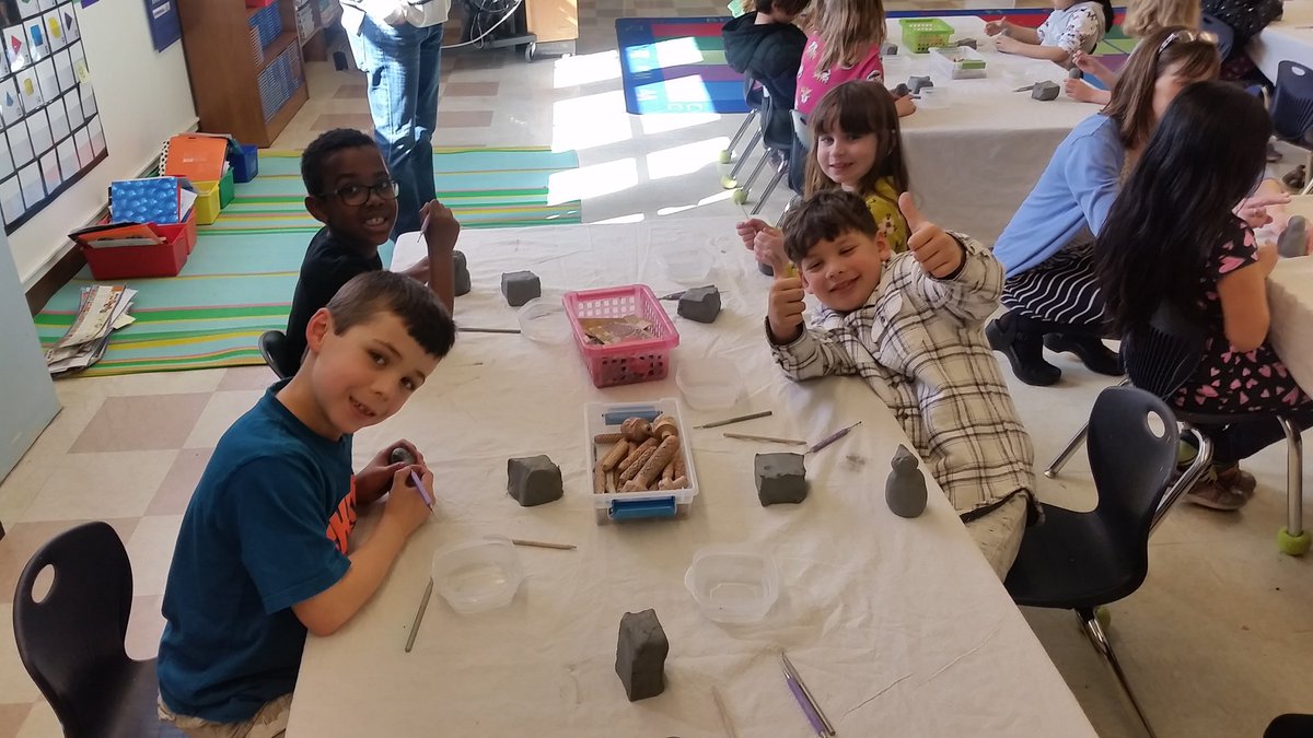BeverlyClearyK8's tweet photo. Penguin art in Mrs.Knutsen's first grade class!  Thank you Fun Run! https://t.co/tZ5ocDg8LF