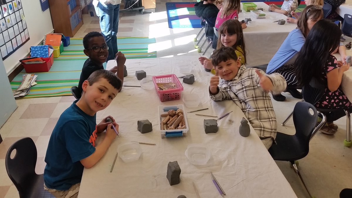 BeverlyClearyK8's tweet photo. Penguin art in Mrs.Knutsen's first grade class!  Thank you Fun Run! https://t.co/tZ5ocDg8LF
