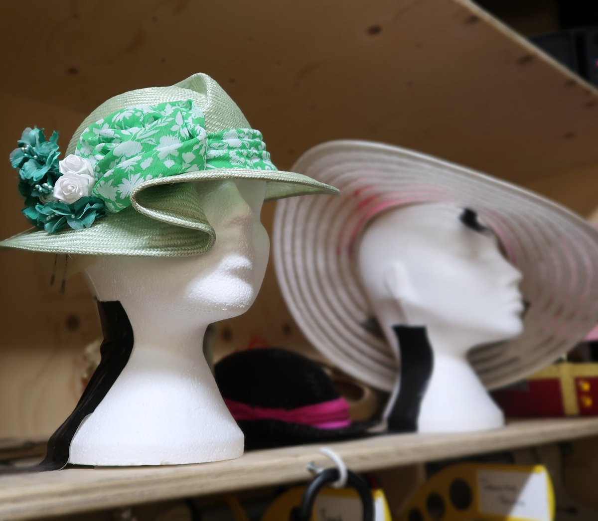 42ndStreetLDN's tweet photo. The 42nd Street costume department is a colourful (and busy) place to be! 👒 https://t.co/fgHQn16thF