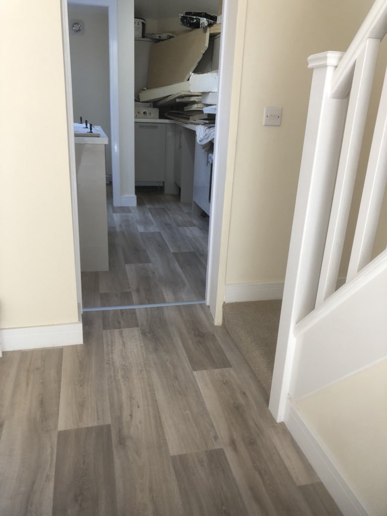 oncallcarpets's tweet photo. Fully refurbished 3 bed house in #tonbridge #bleachcleanablecarpets with #domesticsheetvinyl to the ground floor #lounge #kitchen and #bathroom https://t.co/QgKVn8PXuC
