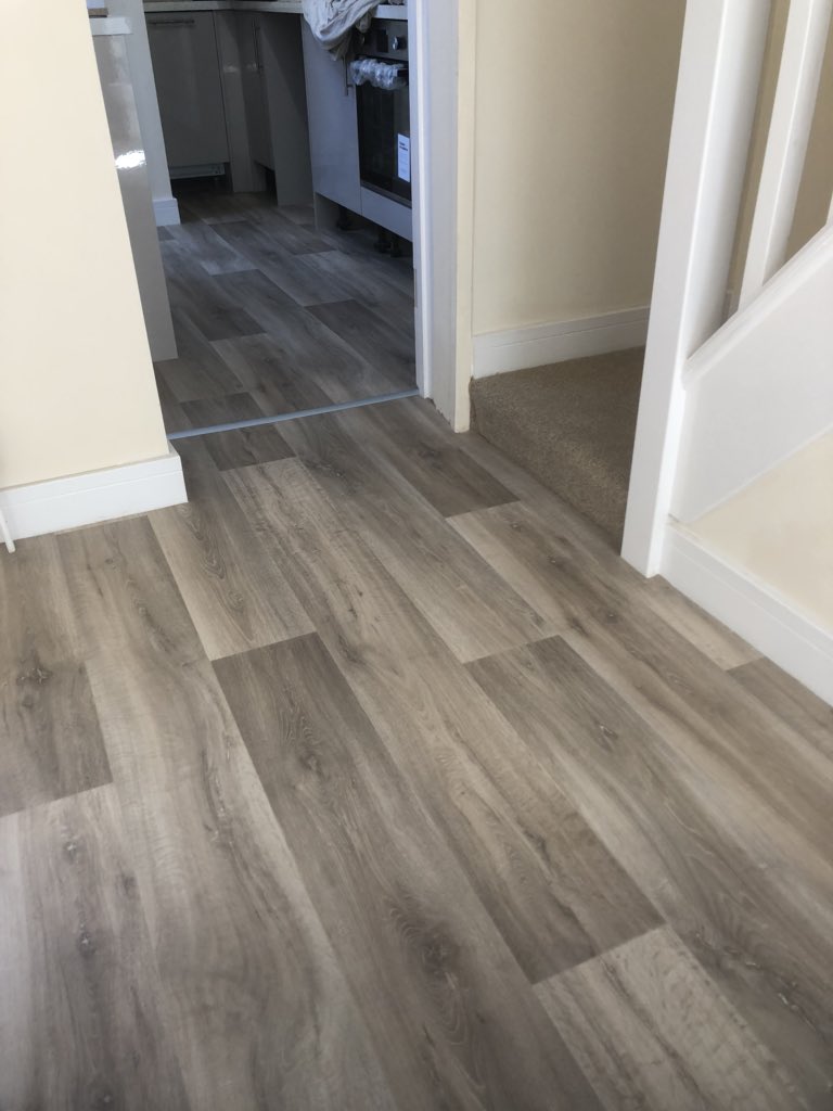 oncallcarpets's tweet photo. Fully refurbished 3 bed house in #tonbridge #bleachcleanablecarpets with #domesticsheetvinyl to the ground floor #lounge #kitchen and #bathroom https://t.co/QgKVn8PXuC