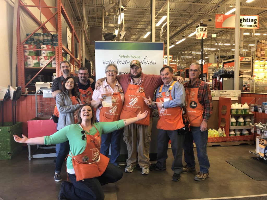 RauschRose's tweet photo. I’m telling you Diana is the lady to see for your water treatment needs! She’s helped so many already! Don’t wait for clean water. @UhlikJosh @DanielMooreTHD @chalkoutlin3 @THDTHEHODGE https://t.co/RWaaWBjdzX