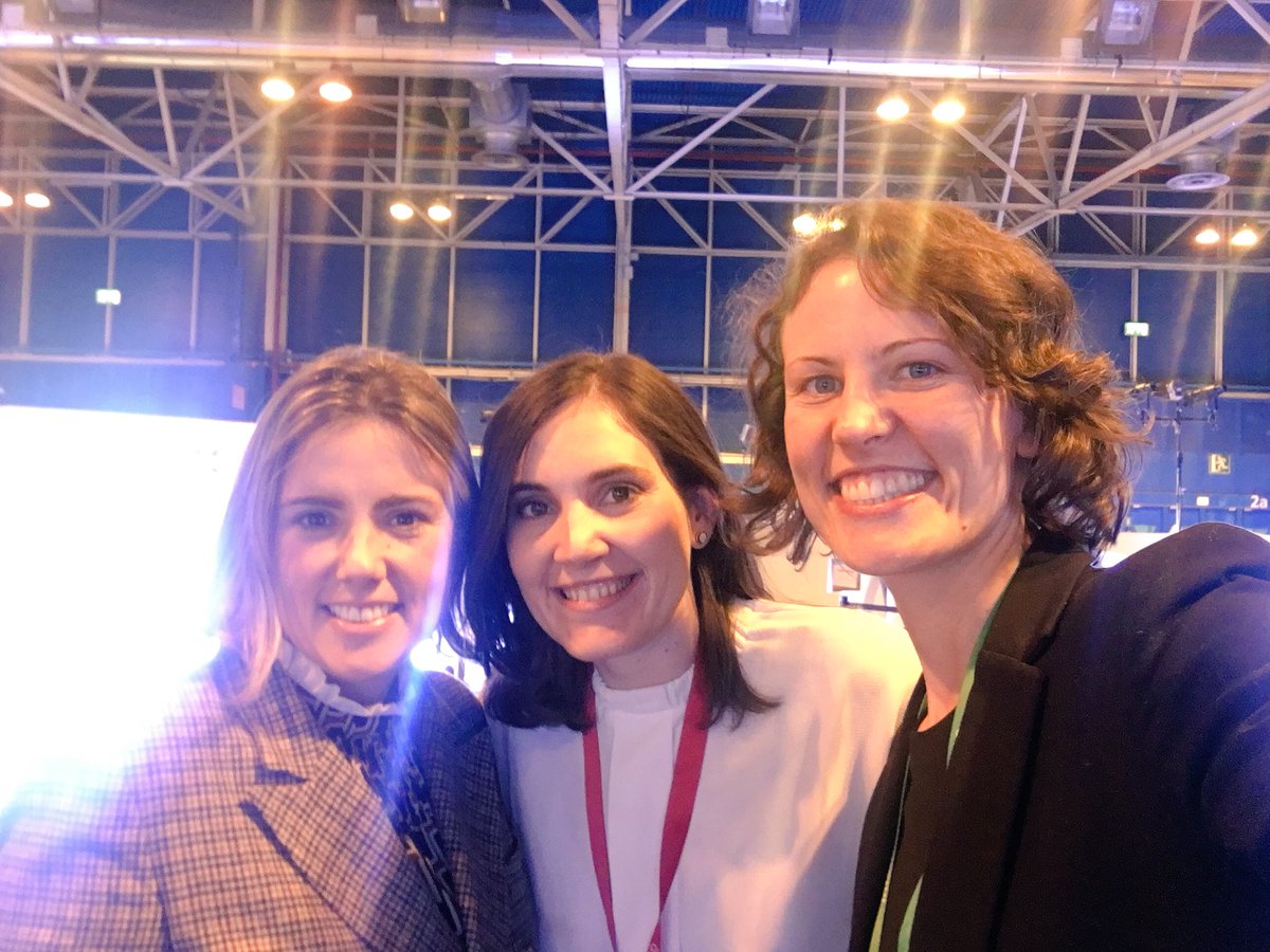 ElsaLopezUMH's tweet photo. En #Infarma2018 con mi querida Aurelie @clubfarmacia , con proyectos ilusionantes y encantada de conocer a @boticariagarcia , una crack de la #farmacia https://t.co/XU2RBGHAwK