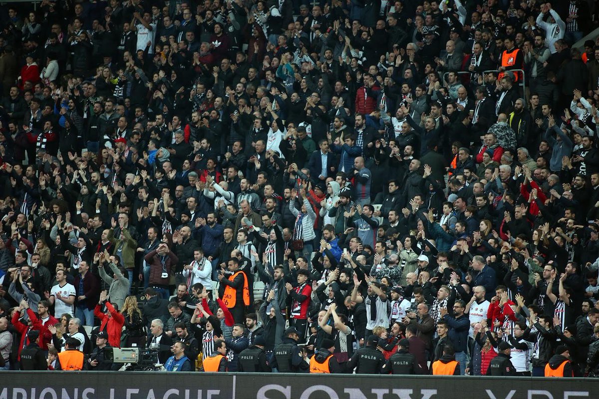 Besiktas's tweet photo. Daima yanımızda olan, desteğini her zaman sergileyen ailemize sonsuz teşekkürler... #Beşiktaş https://t.co/sGF2RBogxI