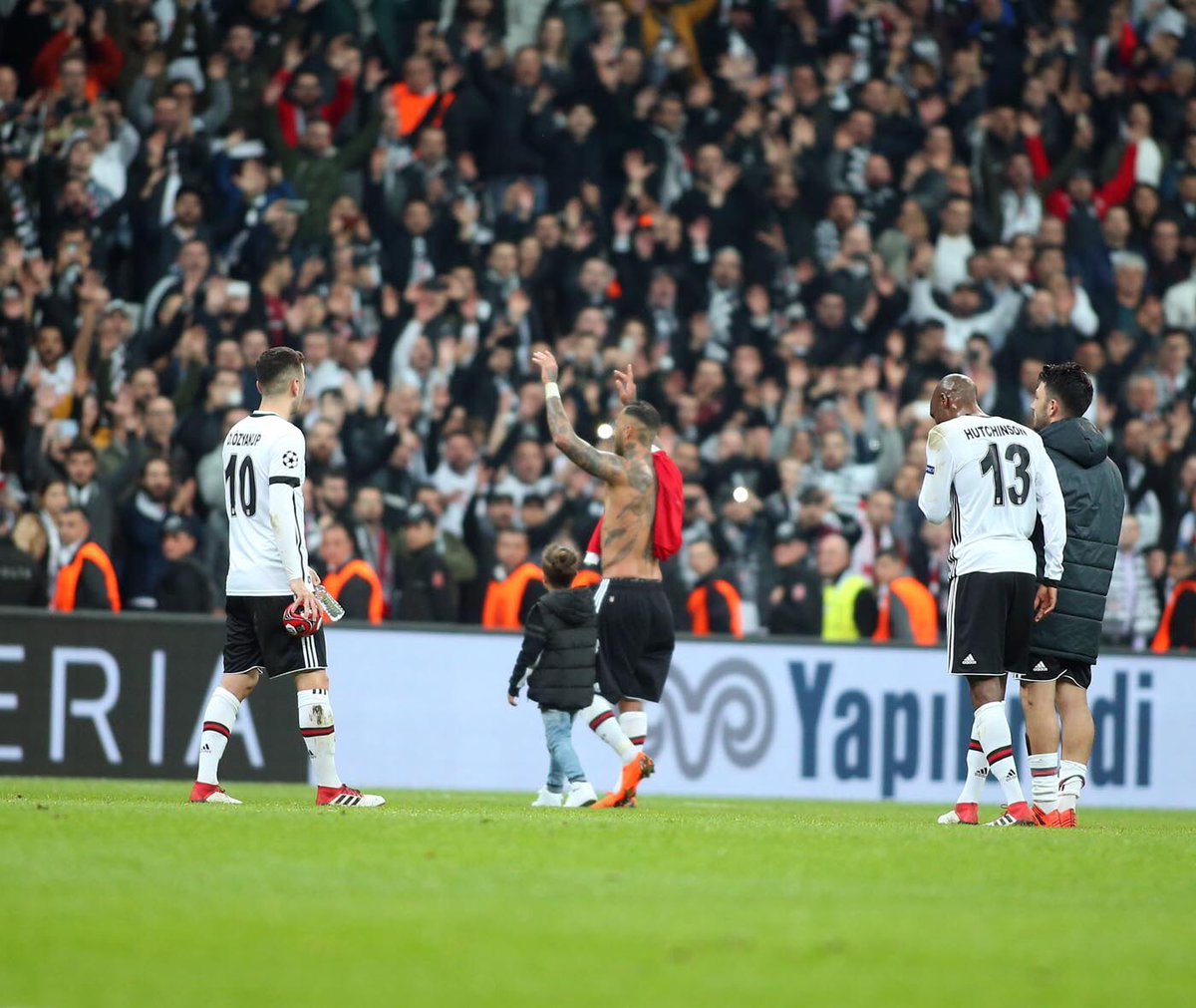 Besiktas's tweet photo. Daima yanımızda olan, desteğini her zaman sergileyen ailemize sonsuz teşekkürler... #Beşiktaş https://t.co/sGF2RBogxI