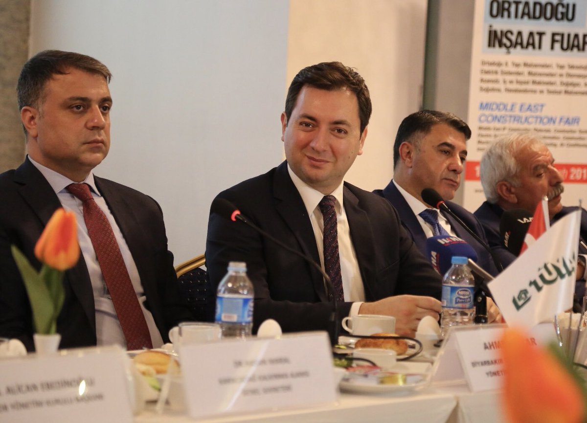 CihatAlagoz's tweet photo. Bugün TÜYAP Diyarbakır 8.İnşaat Fuarımızın basın toplantısını gerçekleştirdik. Akşam yemeğinde ise Çaycuma Ticaret ve Sanayi Odası heyetimiz ile birlikte Diyarbakır Ticaret ve Sanayi Odası Başkanı sevgili Ahmet Sayar ve Ticaret Borsası Başkanı sevgili Engin Yesil’in konuğu olduk. https://t.co/LSv8jxhC43