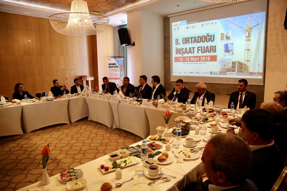CihatAlagoz's tweet photo. Bugün TÜYAP Diyarbakır 8.İnşaat Fuarımızın basın toplantısını gerçekleştirdik. Akşam yemeğinde ise Çaycuma Ticaret ve Sanayi Odası heyetimiz ile birlikte Diyarbakır Ticaret ve Sanayi Odası Başkanı sevgili Ahmet Sayar ve Ticaret Borsası Başkanı sevgili Engin Yesil’in konuğu olduk. https://t.co/LSv8jxhC43
