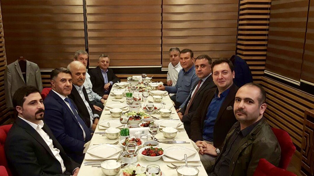 CihatAlagoz's tweet photo. Bugün TÜYAP Diyarbakır 8.İnşaat Fuarımızın basın toplantısını gerçekleştirdik. Akşam yemeğinde ise Çaycuma Ticaret ve Sanayi Odası heyetimiz ile birlikte Diyarbakır Ticaret ve Sanayi Odası Başkanı sevgili Ahmet Sayar ve Ticaret Borsası Başkanı sevgili Engin Yesil’in konuğu olduk. https://t.co/LSv8jxhC43