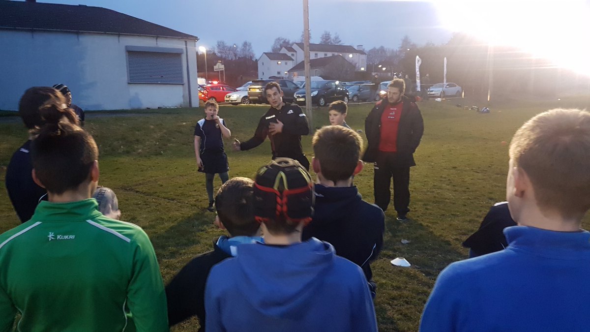 JGCrugby's tweet photo. @EdinburghRugby players coaching @dundee_rugby this evening. Fantastic turnout! #ERBlitz #DundeeAsOne https://t.co/TOLDABi595