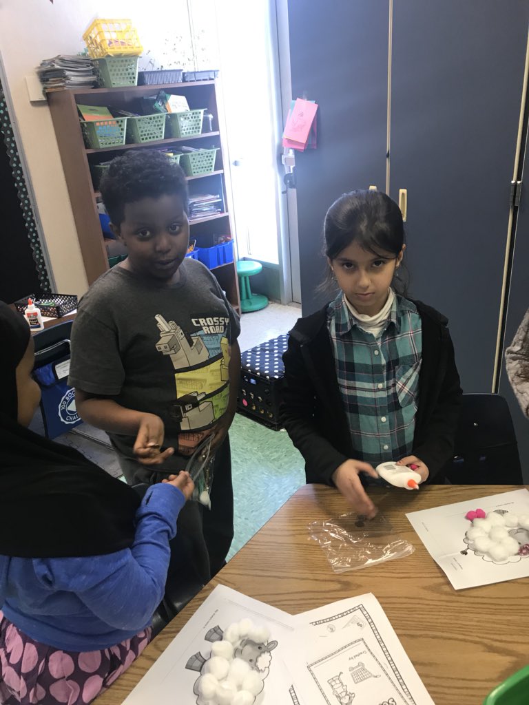MrsHigleysClass's tweet photo. Our class having a fun time doing some bartering and trading! #happyclassrooms   #gagegators https://t.co/wUGyTDAdjn
