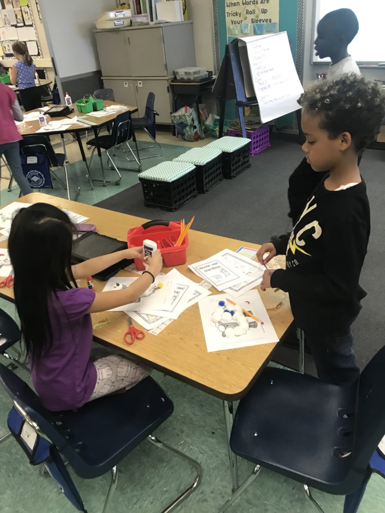 MrsHigleysClass's tweet photo. Our class having a fun time doing some bartering and trading! #happyclassrooms   #gagegators https://t.co/wUGyTDAdjn