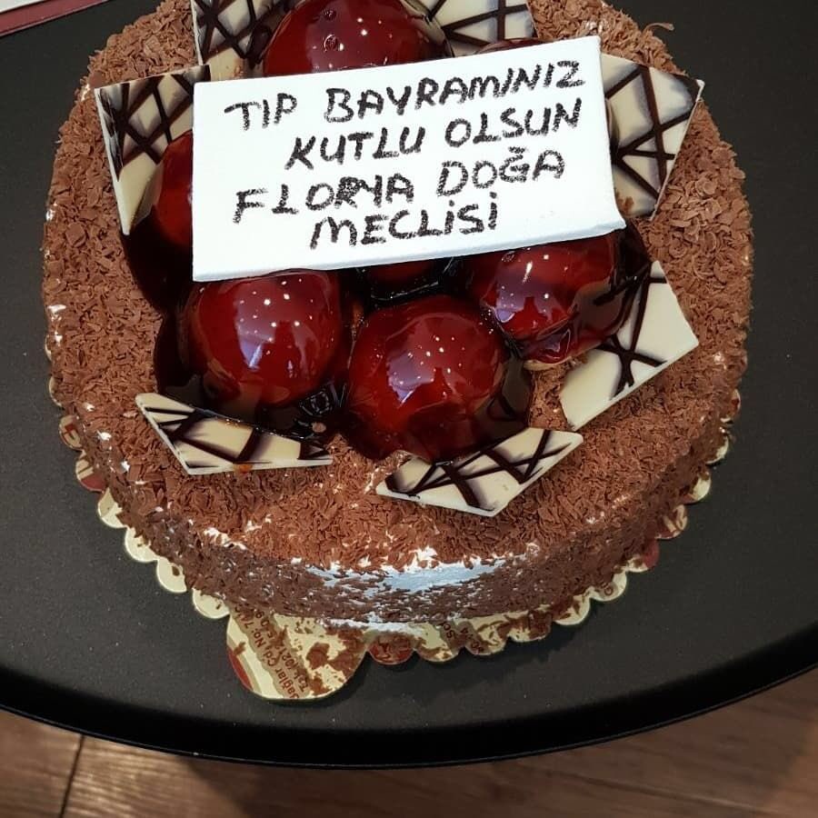 T-MBA meclisimiz TIP bayramı nedeniyle, Medical Park Hastanesi Başhekimi Ergun Eskioğlunu ziyaret etti. Sağlık şart ! <a href="/AliRizaLule/">Ali Rıza Lüle</a> <a href="/salhakbay/">Salih Akbay</a> <a href="/RaufAkan/">Rauf Akan</a> <a href="/nazli10er/">Nazlı Sert</a> @JalanGK <a href="/BetulErok/">Betül EROK</a>