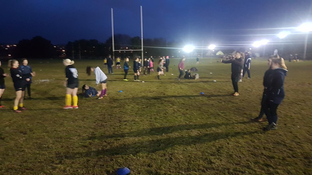 JGCrugby's tweet photo. @EdinburghRugby players coaching @dundee_rugby this evening. Fantastic turnout! #ERBlitz #DundeeAsOne https://t.co/TOLDABi595