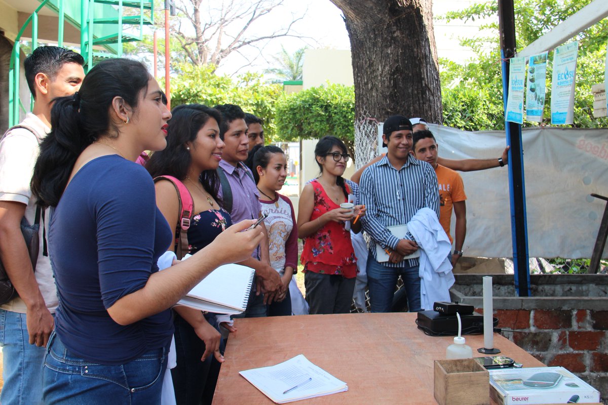Ecosur_Tap's tweet photo. Hoy en instalaciones de #ECOSURTapachula recibimos a los alumnos de la #UPTap Universidad Politรฉcnica de Tapachula, quienes visitaron el lombricentro con el M. en C. Raรบl Cuevas https://t.co/ZUzI4xJDpn
