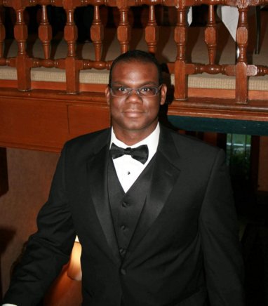 BetoORourke's tweet image. Anthony Stephan House was a Dad, president of the homeowner&apos;s assoc., talented senior project manager, &amp;amp; grad of Texas State Univ. 12 days after he was murdered in Austin by an explosive package, we ask law enforcement to do all within their power to bring his killer to justice.