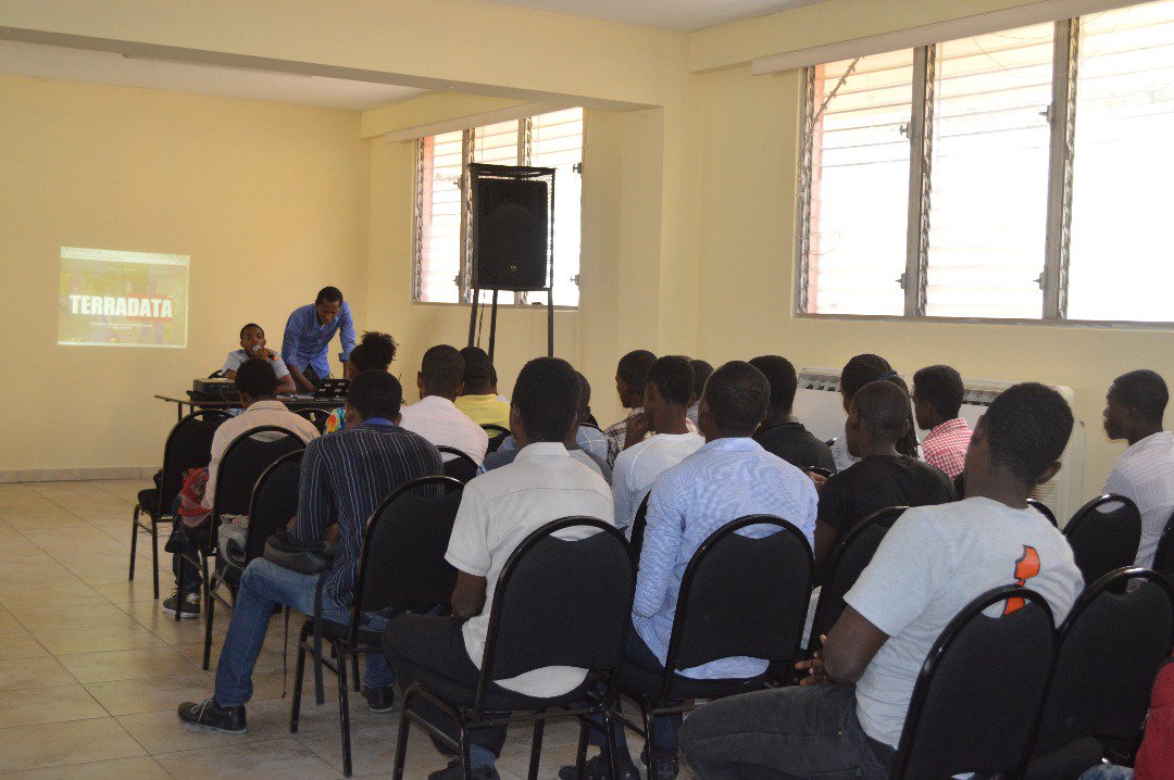 SIlvio_Distilo's tweet photo. Well done TerraData #Haiti team on the great training you provided to the students of #IERAH (Institut de Recherche Africaine de l'Université d'Etat d'Haïti)! So much passion in the capacity building of these great young people on #climatechange data collection and analysis! #uav https://t.co/VUfRbHDZkO