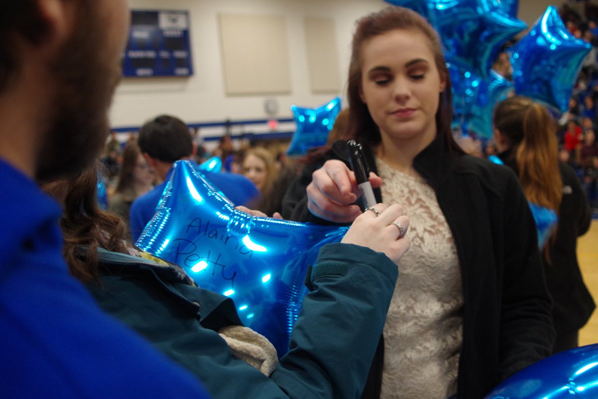 Students at Connellsville Area High School released balloons, with moments of silence in between each, in honor of the 17 victims at Stoneman Douglas as part of #NationalWalkoutDay 

(Via Christine Haines)