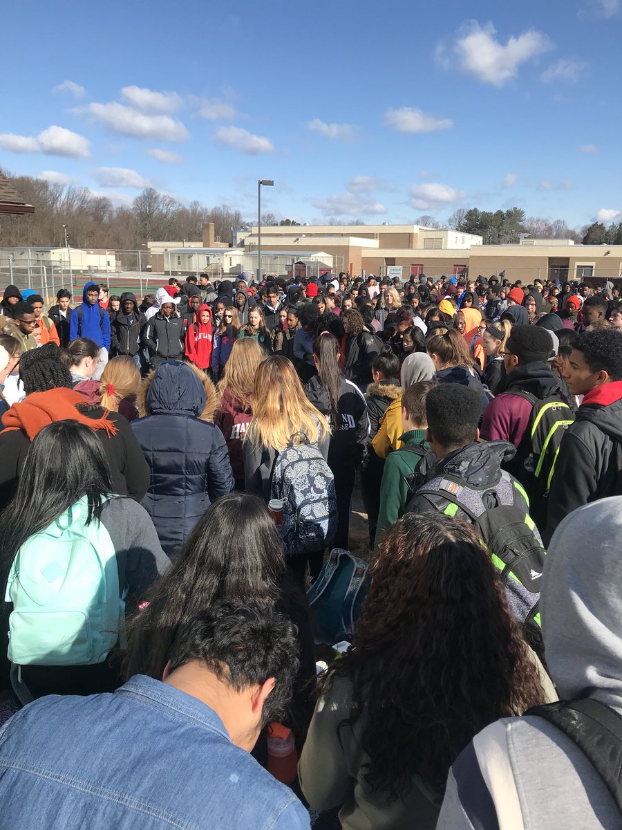 2020HaHs's tweet photo. A few pictures from the moment of silence held for the parkland shooting victims...17 minutes for 17 victims. https://t.co/xI5z9hmL1E