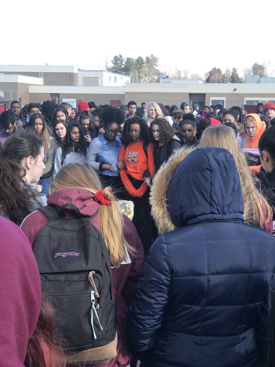 2020HaHs's tweet photo. A few pictures from the moment of silence held for the parkland shooting victims...17 minutes for 17 victims. https://t.co/xI5z9hmL1E