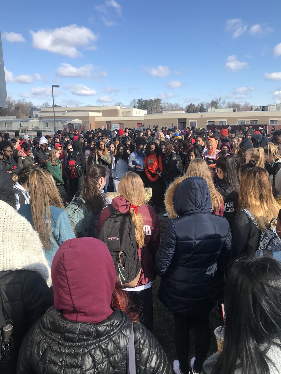 2020HaHs's tweet photo. A few pictures from the moment of silence held for the parkland shooting victims...17 minutes for 17 victims. https://t.co/xI5z9hmL1E