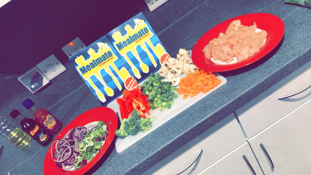 MealmateGroup's tweet image. Get your copy today! Student life cooking made easier with cheap, healthy and affordable recipes😋 #MealMate #StudentCookBook