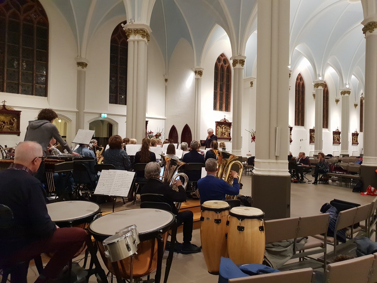 PopkoorBloom3's tweet photo. Generale repetitie voor ons gratis concert van komende zondag 18 maart in de St.Victorkerk #Noordwijkerhout Samen met de Harpe Davids oefenen we de hele doorloop. De bekende puntjes op de "i". Komt u ook? Kerk is om 13.30 uur open, concert begint om 14.00 uur. https://t.co/SP48vXZGBq